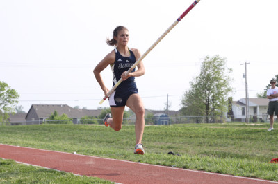 Junior breaks Kansas girls’ state pole vault record