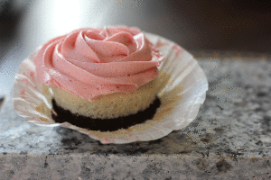 When unwrapped, every layer in the cupcake can be seen.