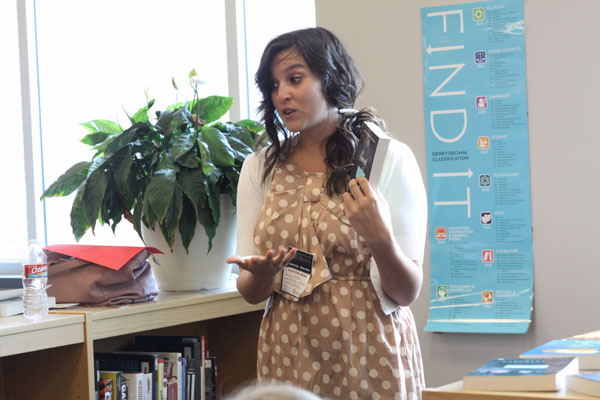 Students participate in a Read and Review during seminar