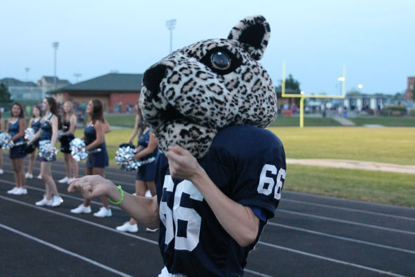 Sophomore entertains students as school mascot
