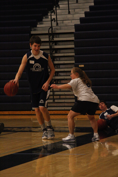 Boys basketball holds clinic for Olathes Special Olympics team