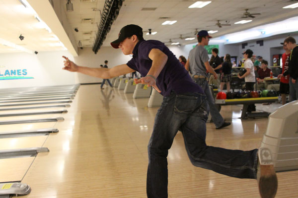 Bowling team participates in state competition