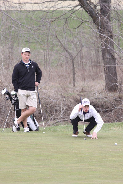 Boys golf team places at invitationals