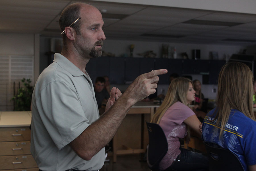 National Art Honor Society sponsor Jerry Howard instructs his Blue 4 Art Foundations class on Thursday, Sept. 12. NAHS gives student artists the opportunity to participate in a national art program and have their art recognized by the community, Howard said. 