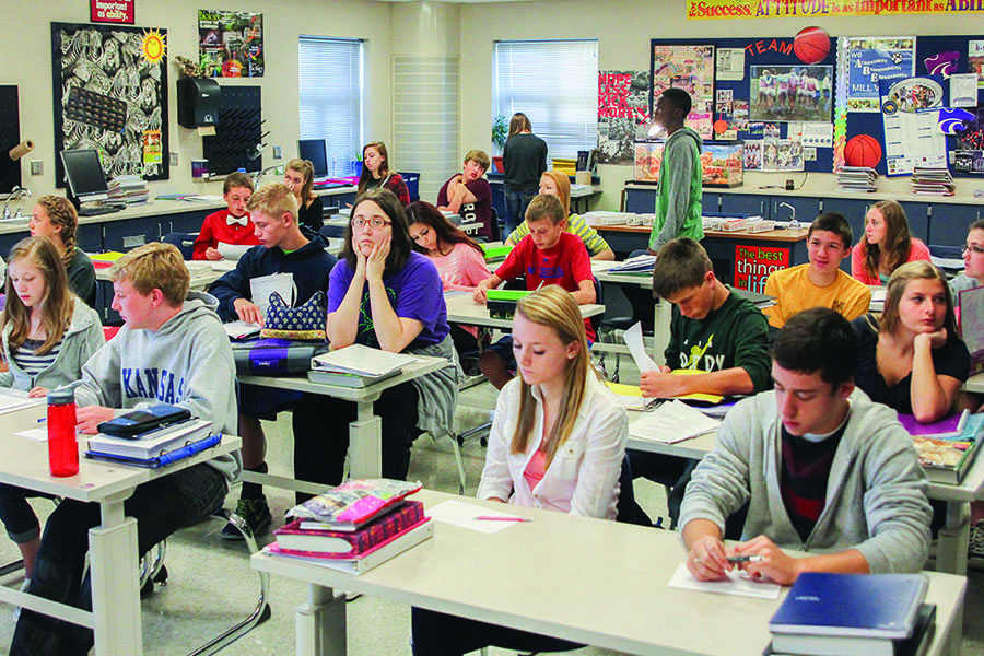 Science teacher Betsy Meeks’ freshman Pre-AP biology class is one of the many classes that experiences problems with overcrowding. “[Class- room overcrowding] makes it harder to focus and get around the classroom,” freshman Jessica Mitchell said.