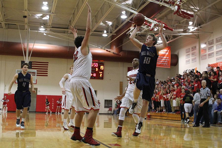 The boys basketball team fell the the Lansing Lions with a  final score of 63-43 on Friday, Feb. 21.