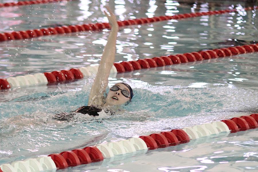 Sophomore+Sherry+McLeod+swims+in+the+400+freestyle+relay+on+Wednesday%2C+March+26.+This+relay+team+qualified+for+state.+