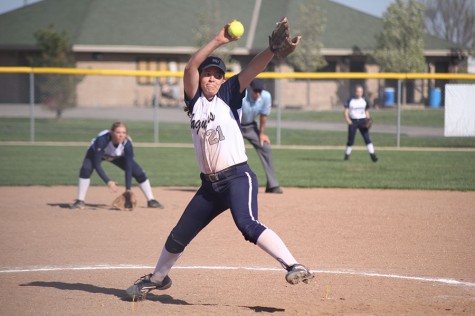 Softball sweeps Piper in double header