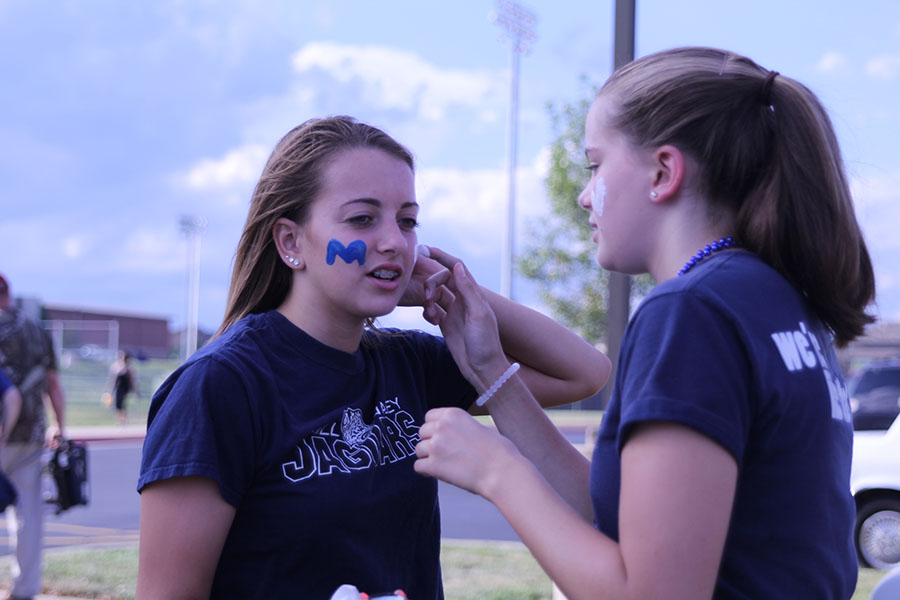 Students paint faces at the StuCo-funded tailgate before Mill Valley Night Lights on Friday, Aug. 29.