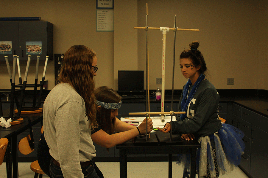 In her Baker credits class, junior Jenny Morrill works on a lab in AP Physics on Friday Oct. 10. “[Because of the credits], I don’t have to waste any of my time in college taking these classes,” Morrill said.