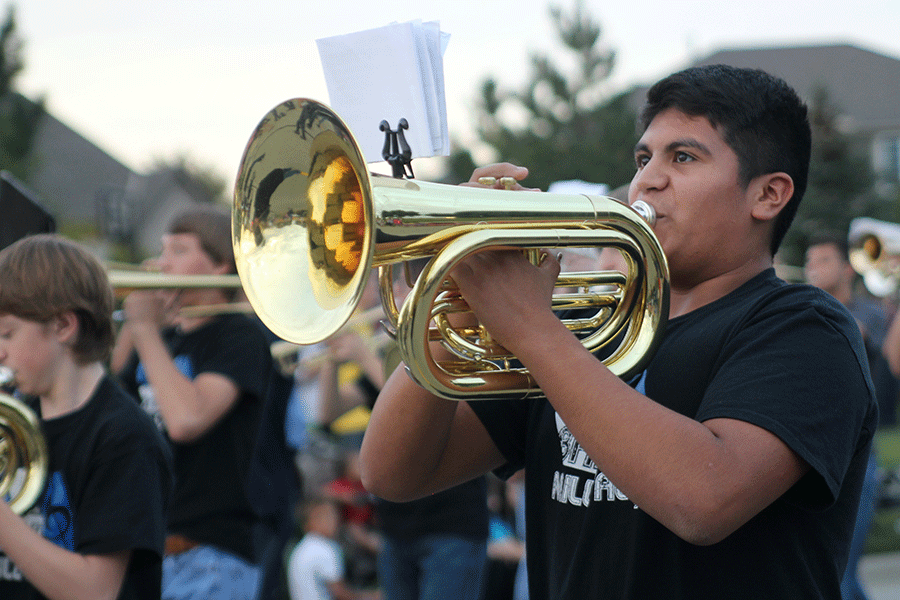 Community+members+gathered+to+watch+the+annual+homecoming+parade+on+Wednesday%2C+Oct.+8.+