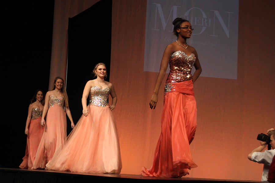 Wrapping up the end of the show ladies in coral color dresses make their last round on the runway on Sun, January 11. 