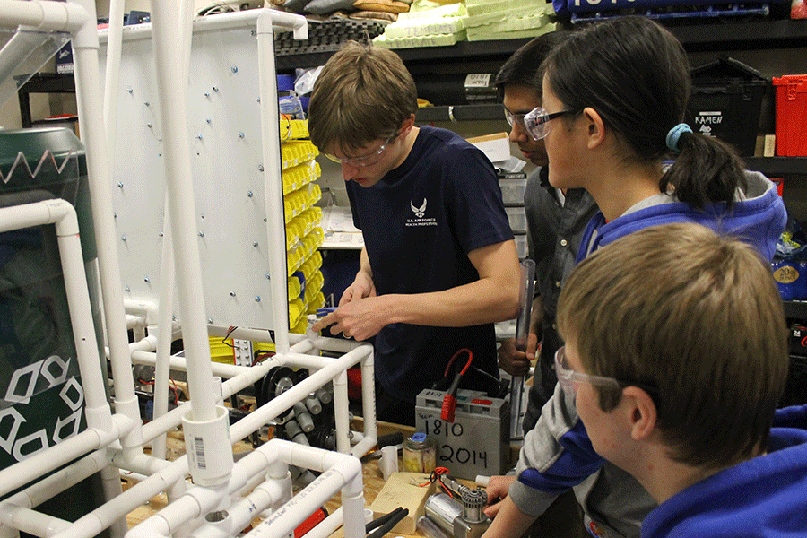 Robotics team continues building robot – Mill Valley News