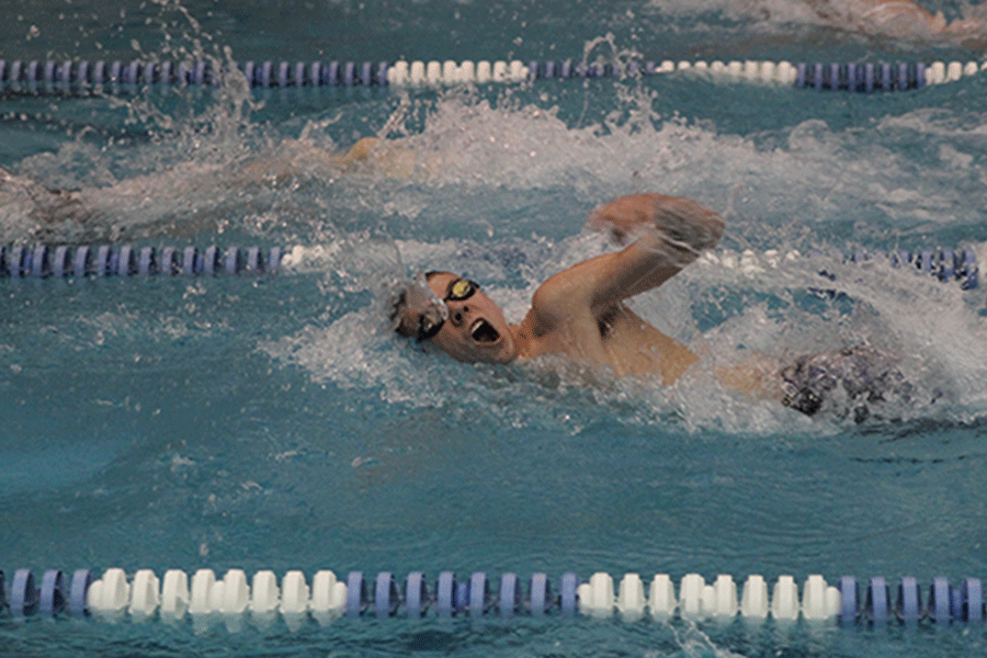 Junior+Jeremiah+Kemper+participates+in+the+boys+400++Yard+Freestyle+Relay+at+the+boys+swim+meet+on+Tuesday%2C+Feb.+10.