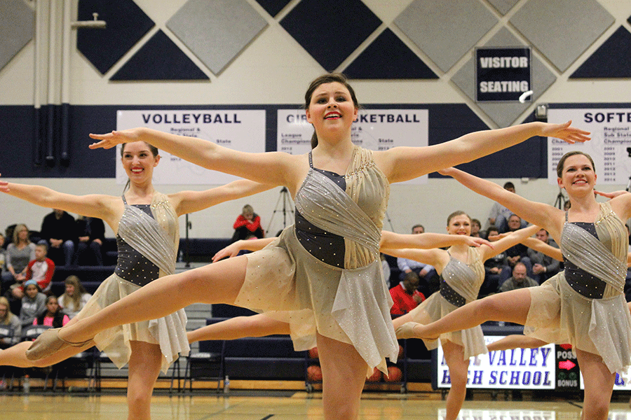 Sophomore+Paige+Habiger+completes+a+pirouette+during+halftime+at+the+boys+basketball+game+on+Friday%2C+Jan.+9.+%E2%80%9C%5BDance%5D+boosts+my+confidence%2C%E2%80%9D+Habiger+said.+%E2%80%9C%5BMy+skills%5D+are+at+best+when+I+perform.%E2%80%9D