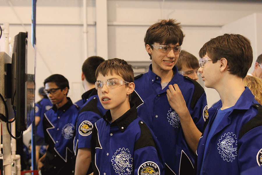 Sophomore Kyle Kappes-Sum and Nathan Gawith discuss the competition in the pit. 