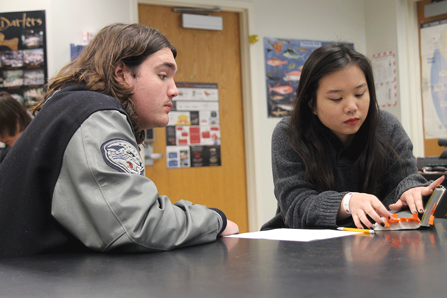 Senior Valerie Nguyen and junior Jordan Wootton work together during an event called Entomology.