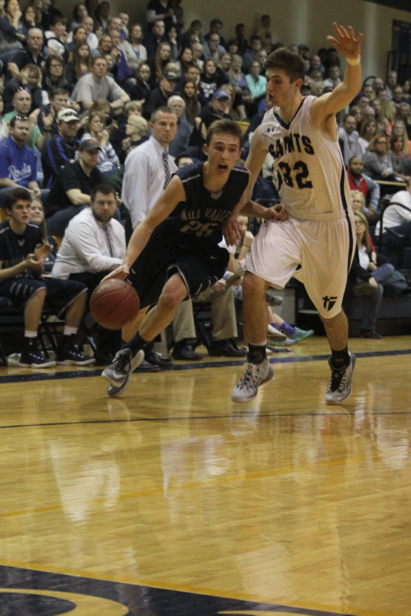 Junior Jaison Widmer drives towards the basket. 