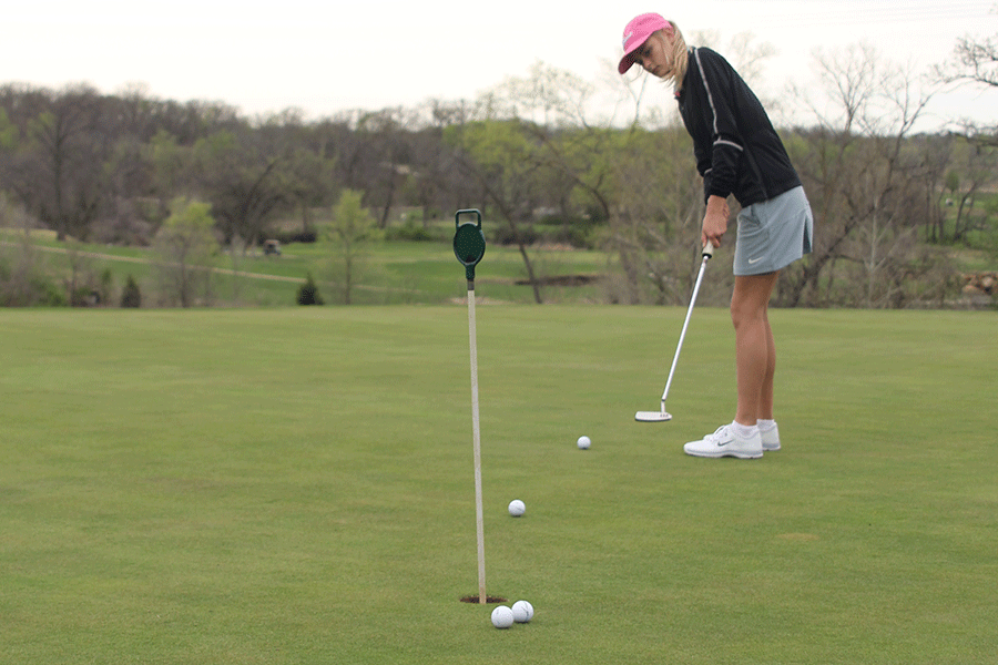 Freshman+Bella+Hadden+puts+the+ball+at+the+Shawnee+Golf+and+Country+Club+on+Monday%2C+April+13.+%E2%80%9C%5BMy+favorite+part+is%5D+putting+and+chipping%2C%E2%80%9D+Bella+said.+%E2%80%9CIt%E2%80%99s+more+important+to+the+game+when+you%E2%80%99re+closer+to+the+hole.%E2%80%9D