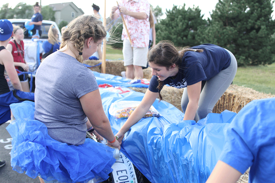 Senior girls decorate their homecoming float on Wednesday, Sept. 16.