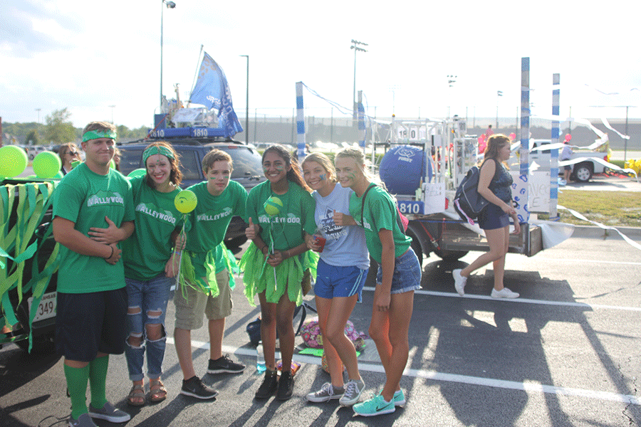 Sophomores pose for the picture beside their homecoming float on Wednesday, Sept. 16.