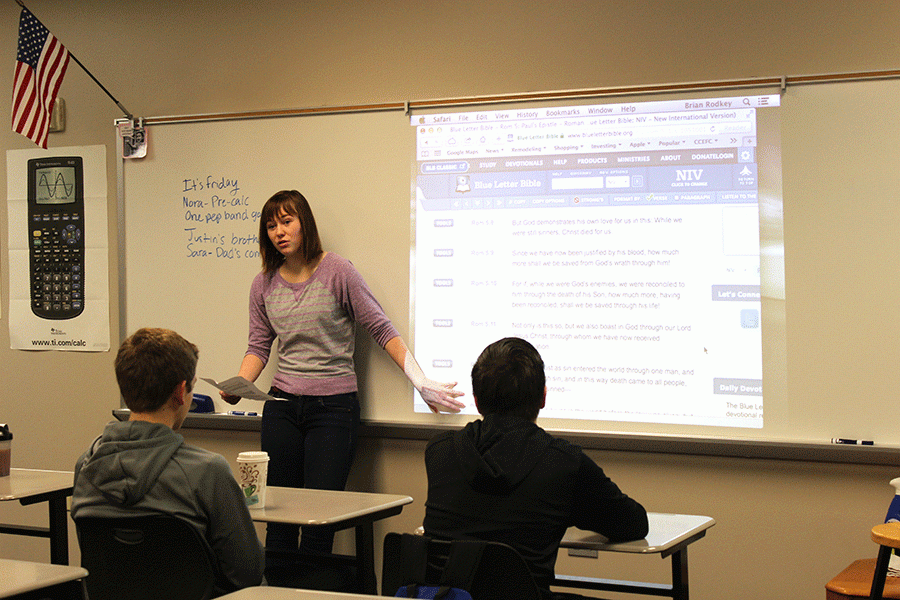 Senior Audrey Linsey reviews the book of Romans from the Bible during a Club 121 meeting on Friday, Jan. 22. “I really like the fact that [the study] is continuous,” Linsey said. “It’s really nice to be able to go more in-depth with something instead of just talking about it in the 15 minutes we get.”