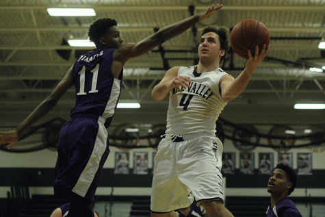 Boys basketball beats Piper