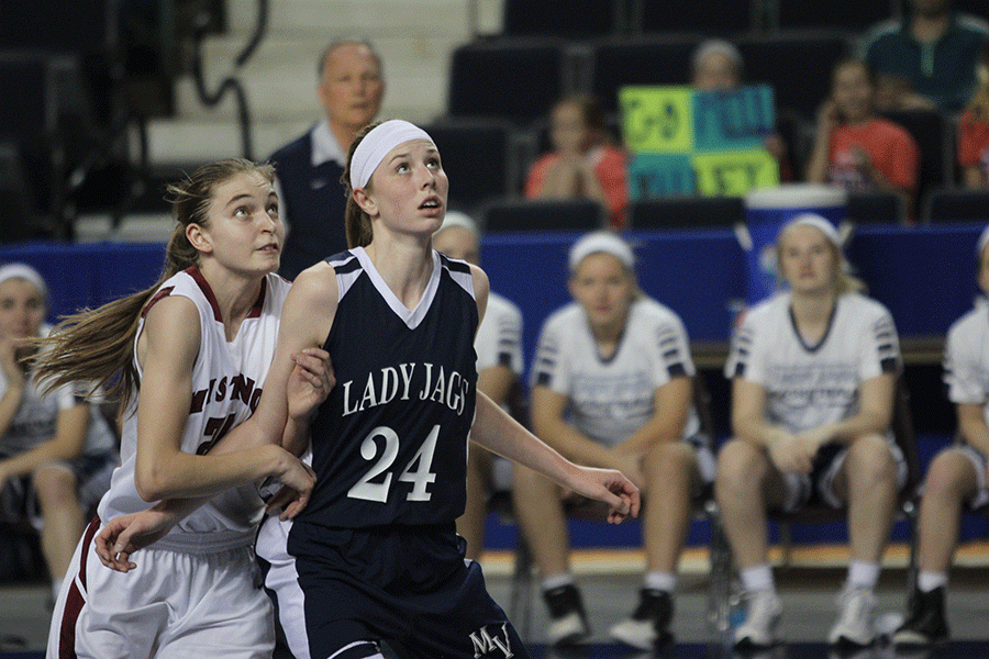 Sophomore Evan Zars looks at the basket. 