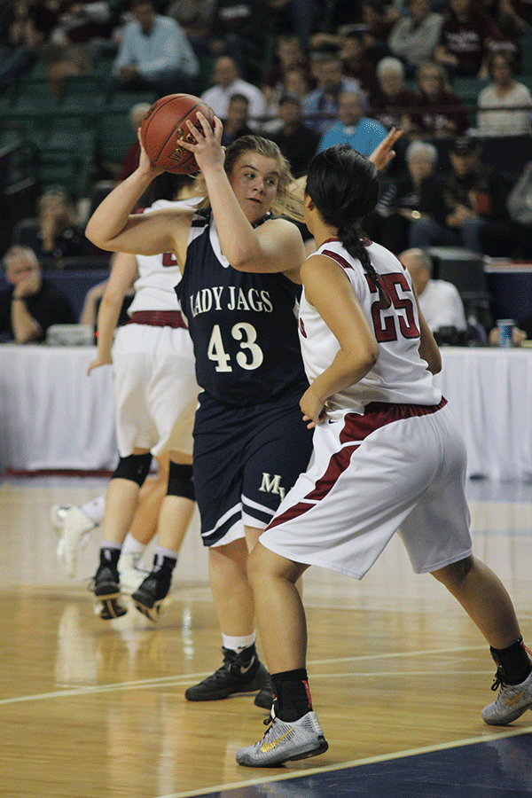 Junior Ashlyn Hendrix looks at her teammates to find where she can pass the ball. 