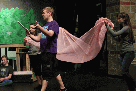 Shakespeare play draws large senior class