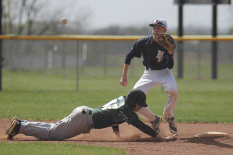 Baseball splits double-header with Basehor-Linwood