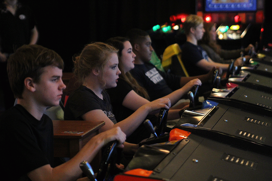 Juniors Lance Marx, Emma Hanson, Laken Wagner and Alec Derrit race each other.