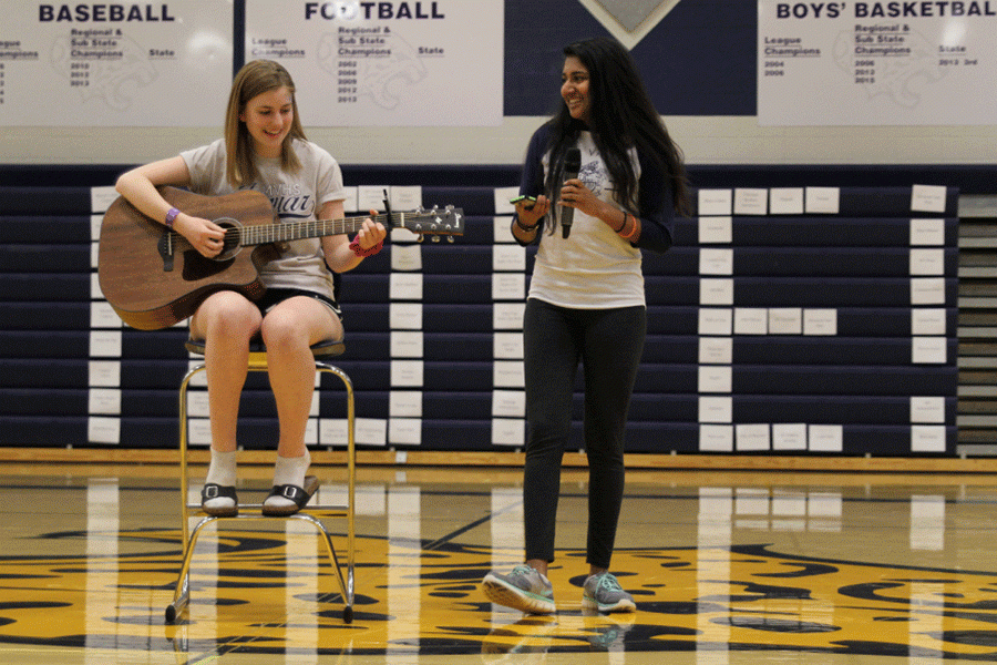 Sophomores sing during the open mic session. 
