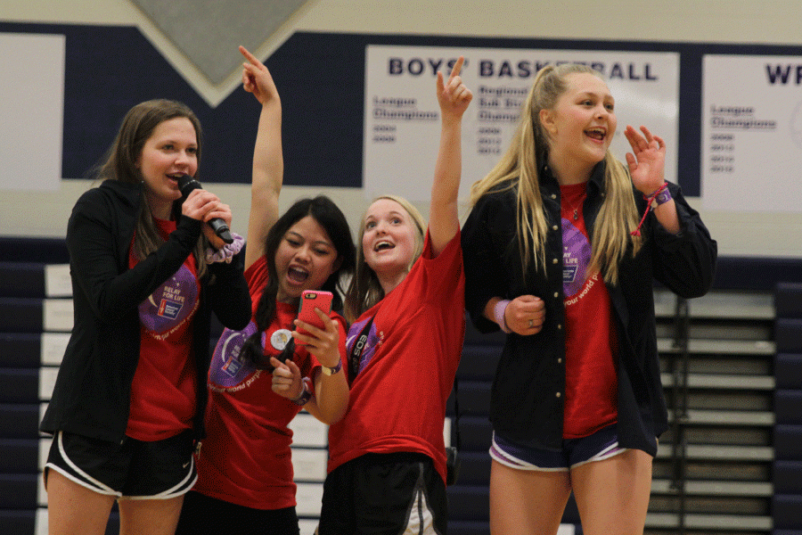 Students sing a song together during the open mic session. 