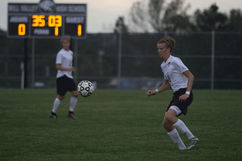 Boys soccer ties with Aquinas 1-1 in rain-shortened game