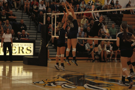 Volleyball falls to Blue Valley in two-set match