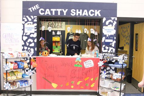 Seniors Jack Campbell, Lauren Ashley, and Haley Freeman prepare the Catty Shack before customers arrive on Thursday, Nov. 4.