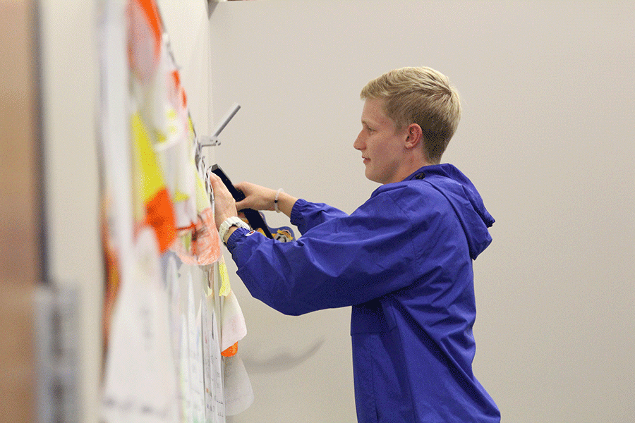 Stapling a border to the wall, senior Cole Ivey helps out at Horizon Elementary on Tuesday, Nov. 1. “I like helping in the classrooms because I get to build a connection with the younger kids and help them with whatever they’re struggling with,” Ivey said.
