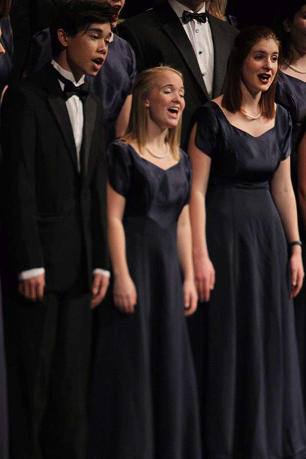 Singers from Jag chorale perform a number with enthusiasm and provide a light tone for the audience.