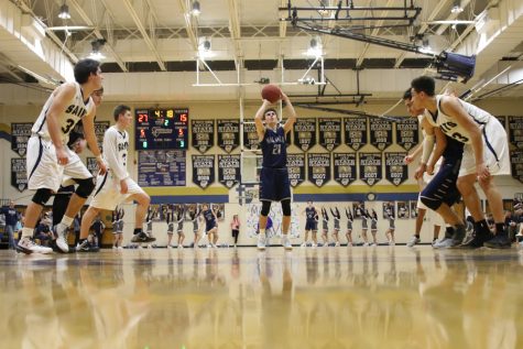 Boys basketball team falls to St. Thomas Aquinas