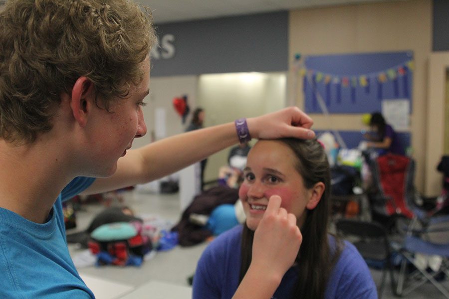 Sophomore Jakob Twigg participates in styling makeup. 