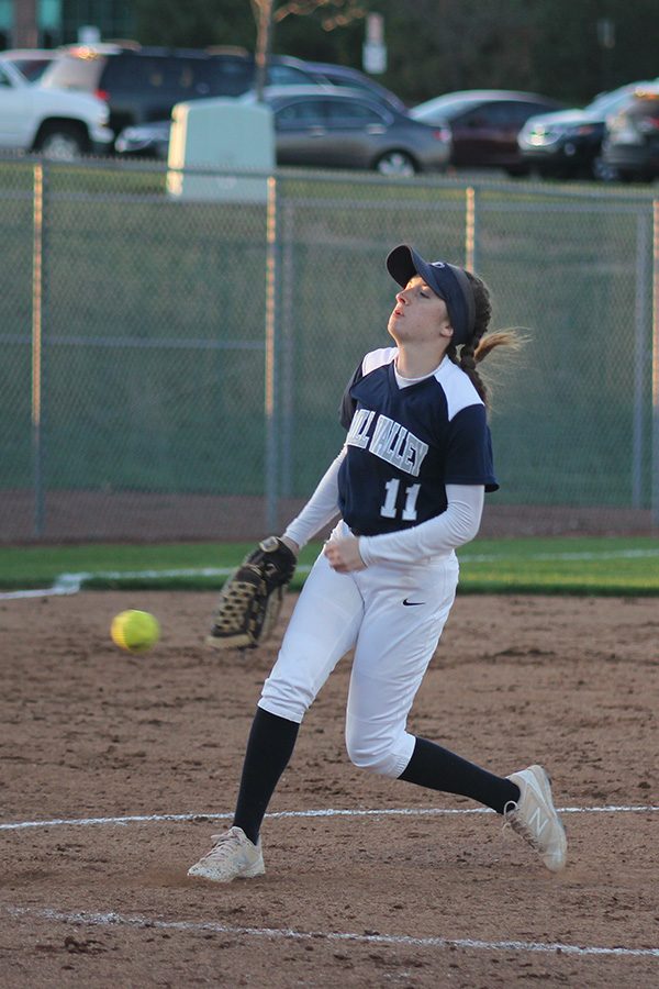 Senior Shelby Bonn pitches the ball.