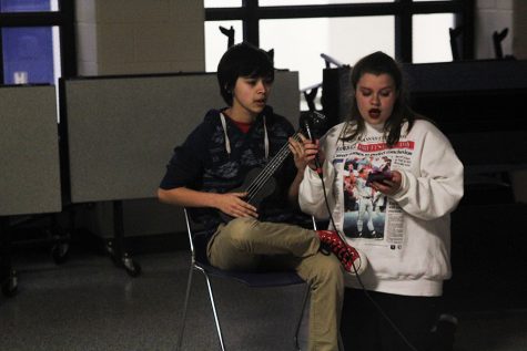 Student Council holds open mic night to benefit Noah’s Bandage Project