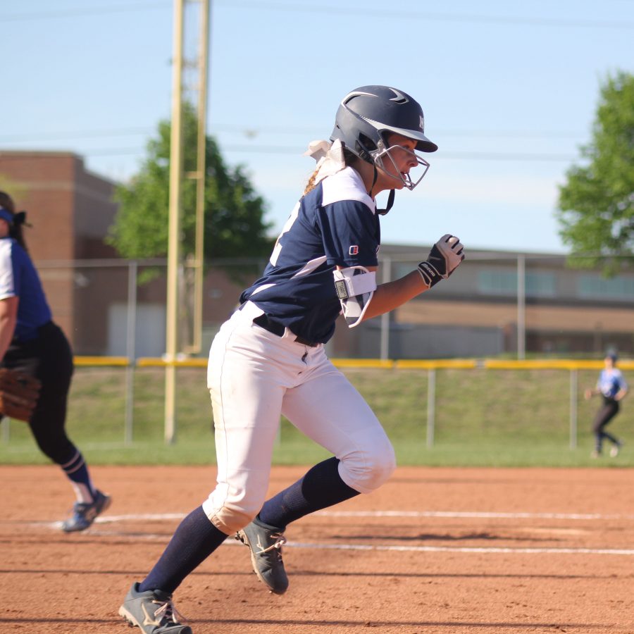 Sophomore Payton Totzke runs to first base. 