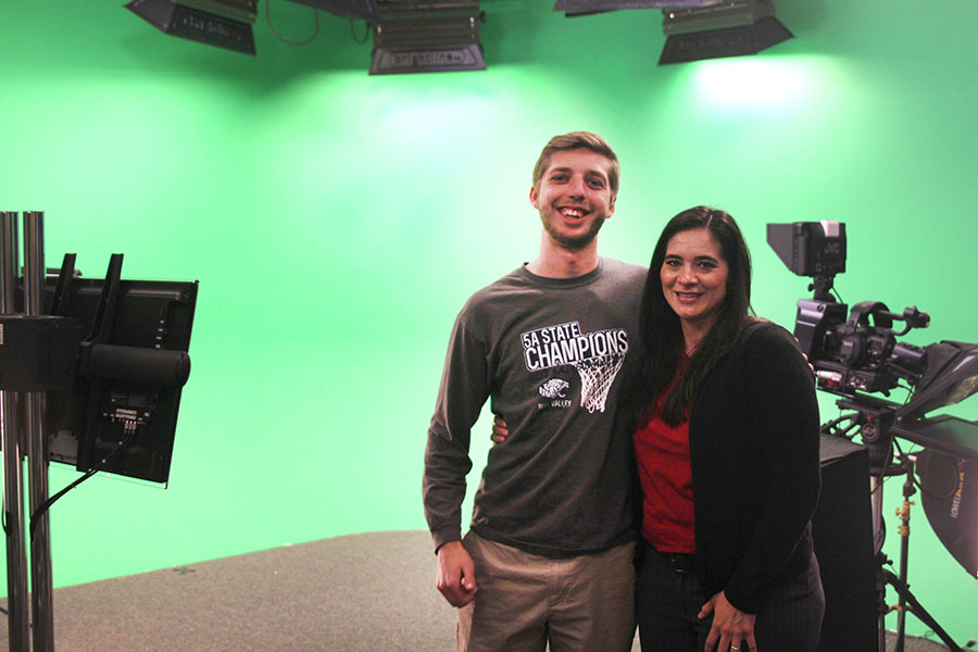 During seminar, senior Eli Soell enjoys the company of broadcast adviser 
Dorothy Swafford. “I feel like I can come in here [anytime],” Soell said. “I come in here every day before school and hang out.” 