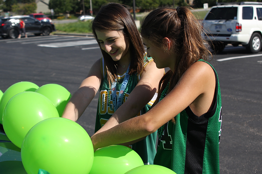 Before the annual homecoming parade on Wednesday, Sep. 6, Sophomores Grace Hanson and Abby Miller help decorate the sophomore class float.