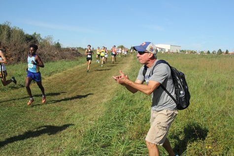 Cross country team adjusts to new leadership