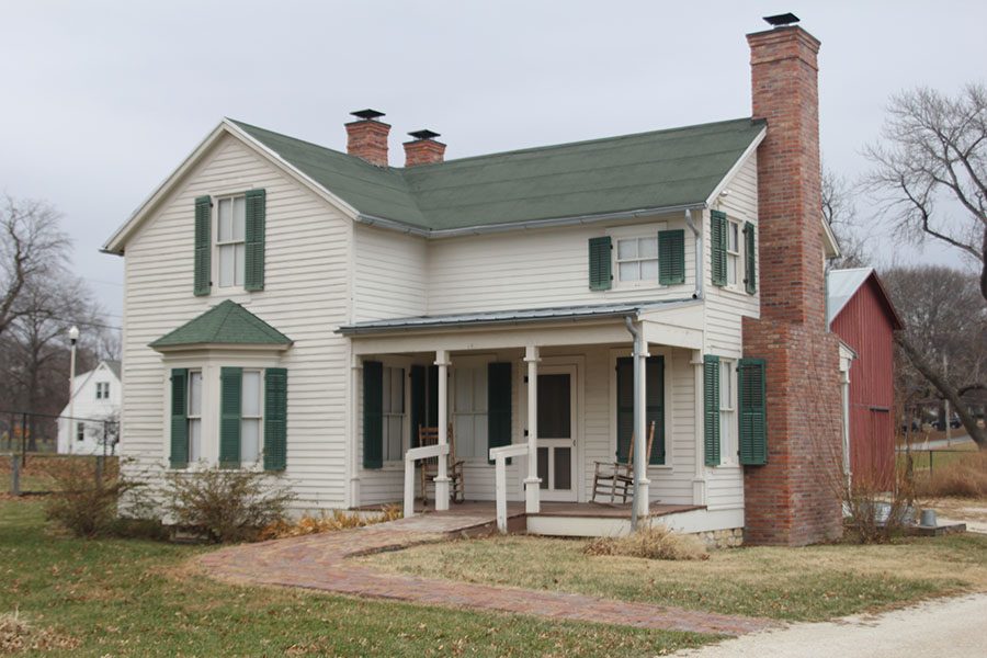 This+farmhouse+was+built+in+1878+and+has+six+bedrooms.+It+was+typical+to+see+farmhouses+like+this+in+the+1920s.