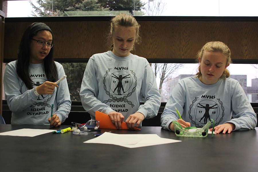 After receiving their prompt, freshman Hannah Chern and juniors Liz Fraka and Sydney Clarkin begin to plan out their experiment.