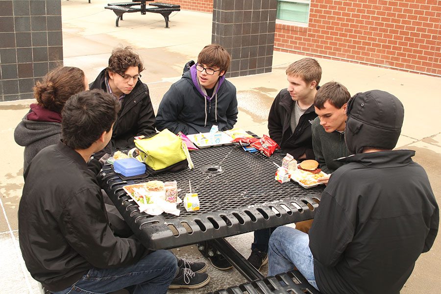 Taking+advantage+of+senior+privileges%2C+the+group+of+seniors+eat+outside+on+Tuesday+Jan.+23%2C+despite+the+28+degree+weather.